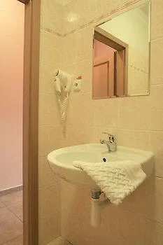 Hattrick Guest house